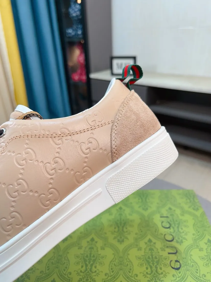 Men's shoes 💰420🌸🌸[GUCCI] Gucci's new spring and summer slip-on loafers with cartoon characters, Fendi F's low-cut trendy men's shoes, 😈The upper is made of Italian 🇮🇹 imported sheep suede with Lafayette embroidered leather, full pigskin lining, original rubber non-slip outsole! The style is high-profile and elegant, and the upper is versatile and fashionable. 🇱🇾🇱🇾A large number of ready-made and reposted pictures will be sold! 38-44,